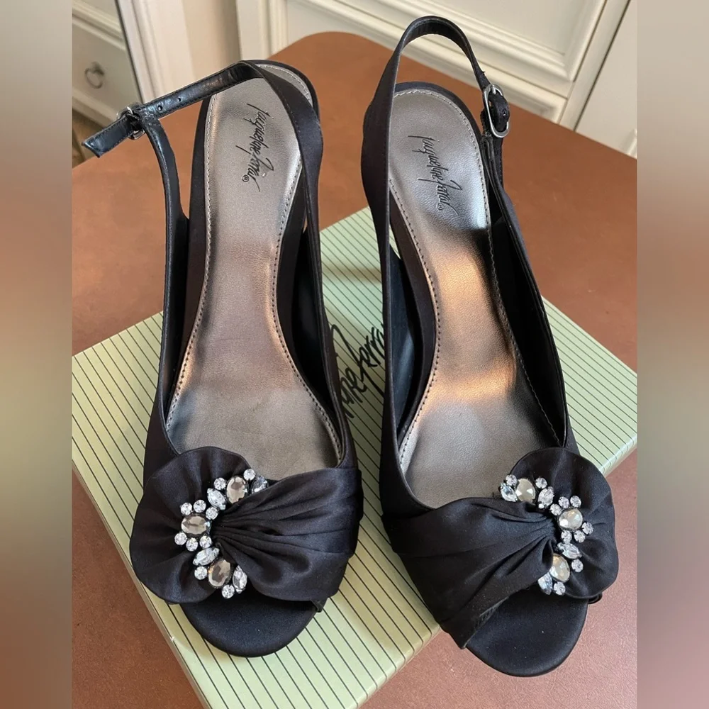 Jacqueline Ferrar Abigail peep toe pumps size 9.5- black satin- worn 1 time - Picture 4 of 7
